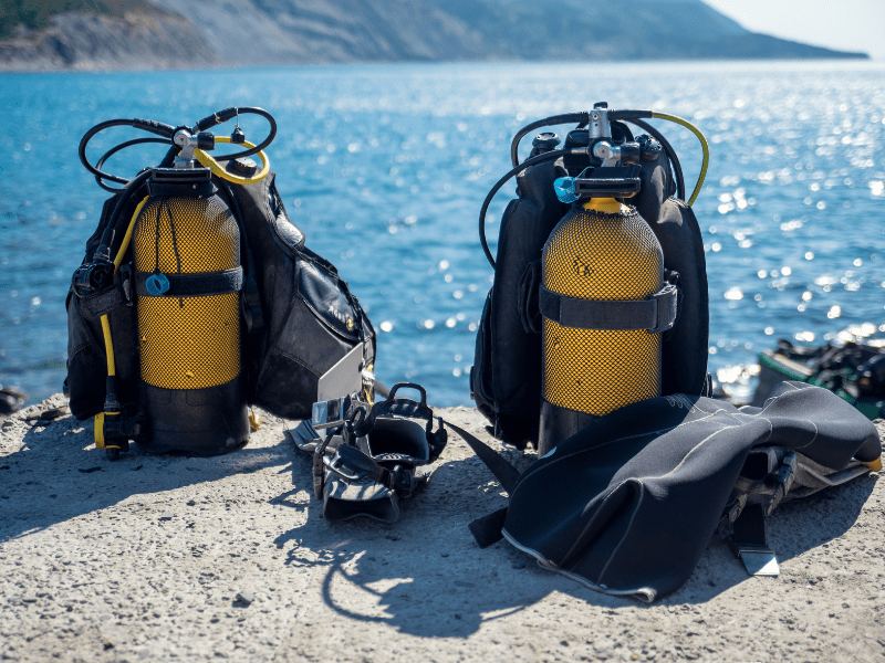 equipo de buceo